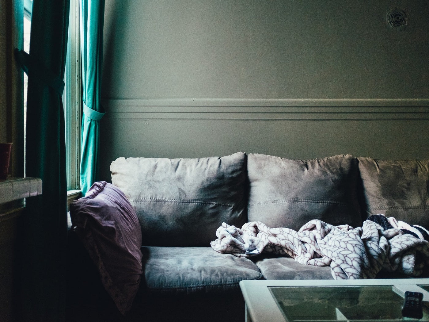 3 raisons d'avoir un canapé avec une assise profonde dans le salon !