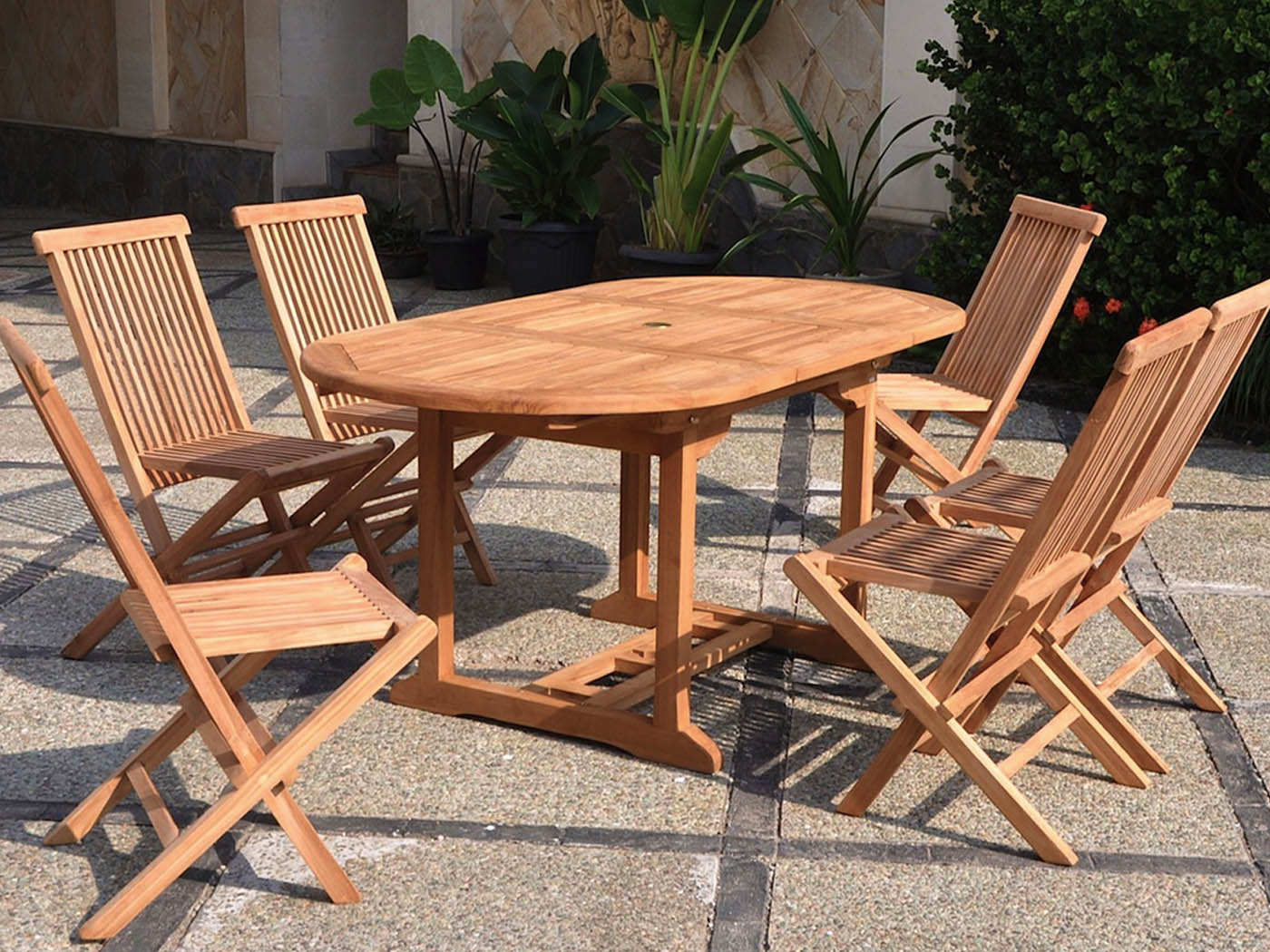 Table en teck : 5 avantages à connaître absolument !