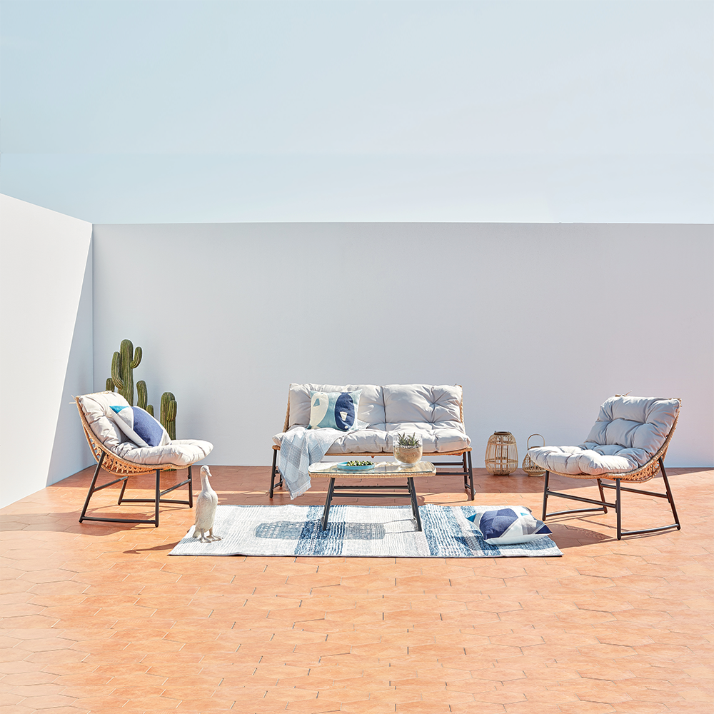Salon de jardin avec canapé, fauteuils et table basse rectangulaire en résine et verre trempé