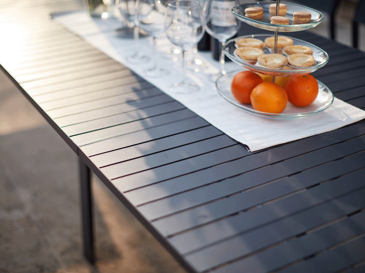 La table de jardin extensible : la clé de la convivialité