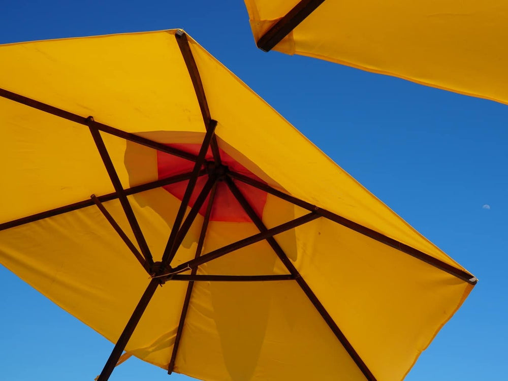 Tout savoir sur l'installation d'un parasol sur un balcon