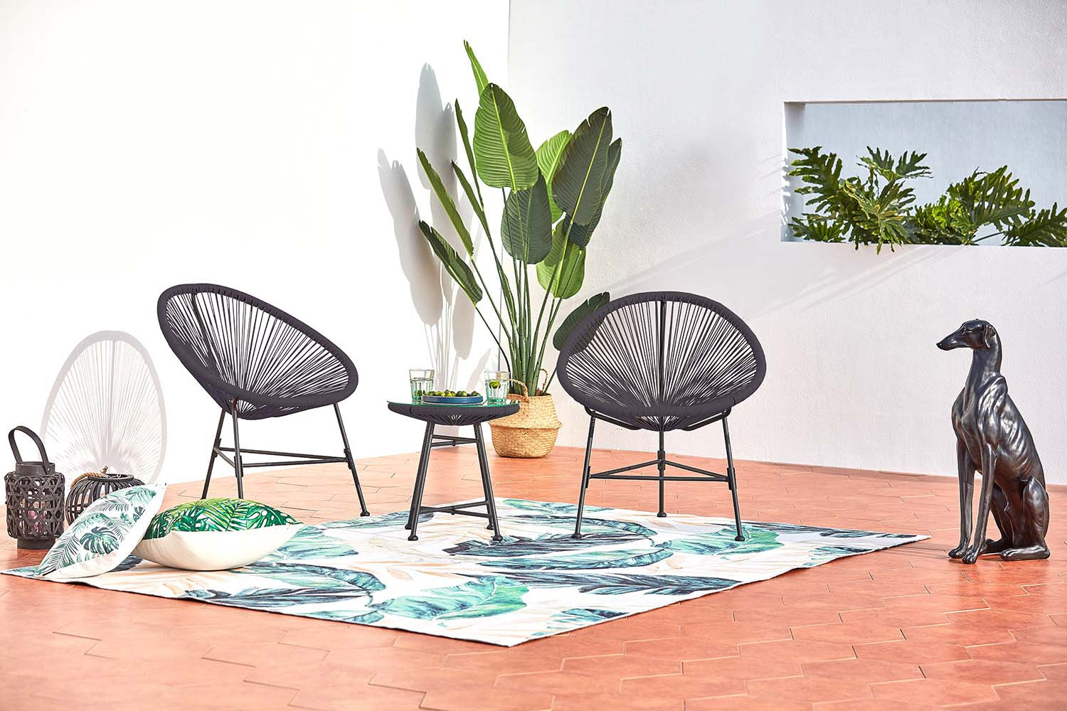 Découvrez la chaise Acapulco et ses 3 couleurs so trendy !