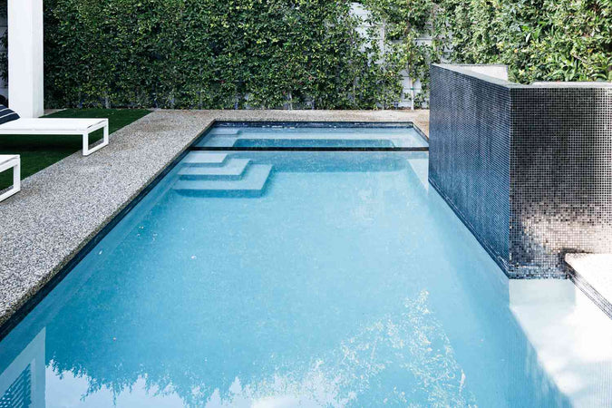 Avantages et inconvénients entre les piscines, les spas gonflables et les spas de nage
