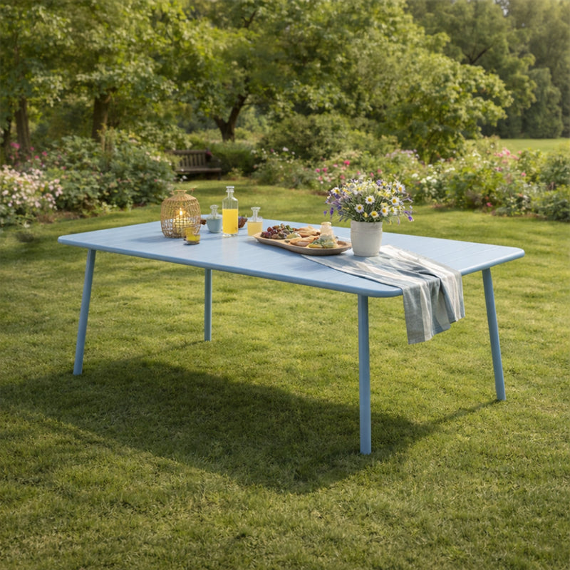 table-acier-bleu-8-places-exterieur-bergame-ambiance-4-concept-usine