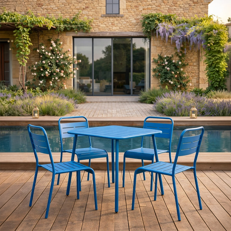ensemble-table-4-chaises-acier-bleu-exterieur-bergame-ambiance-2-concept-usine