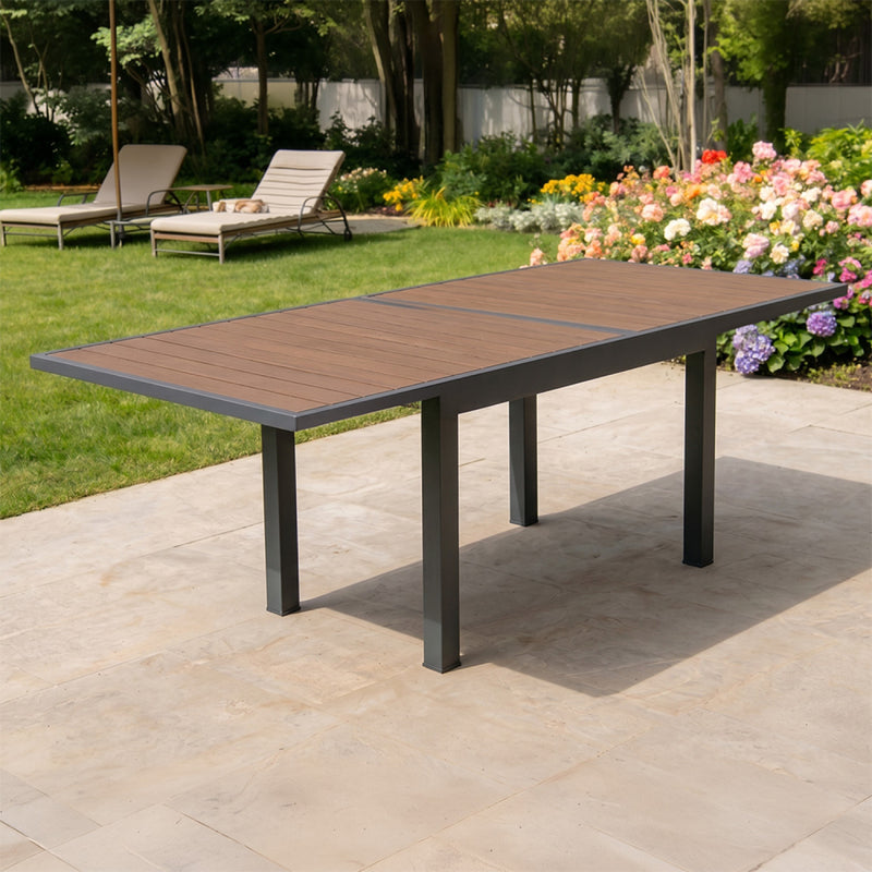 table-jardin-extensible-180-cm-effet-bois-aluminium-nido-ambiance-3-concept-usine