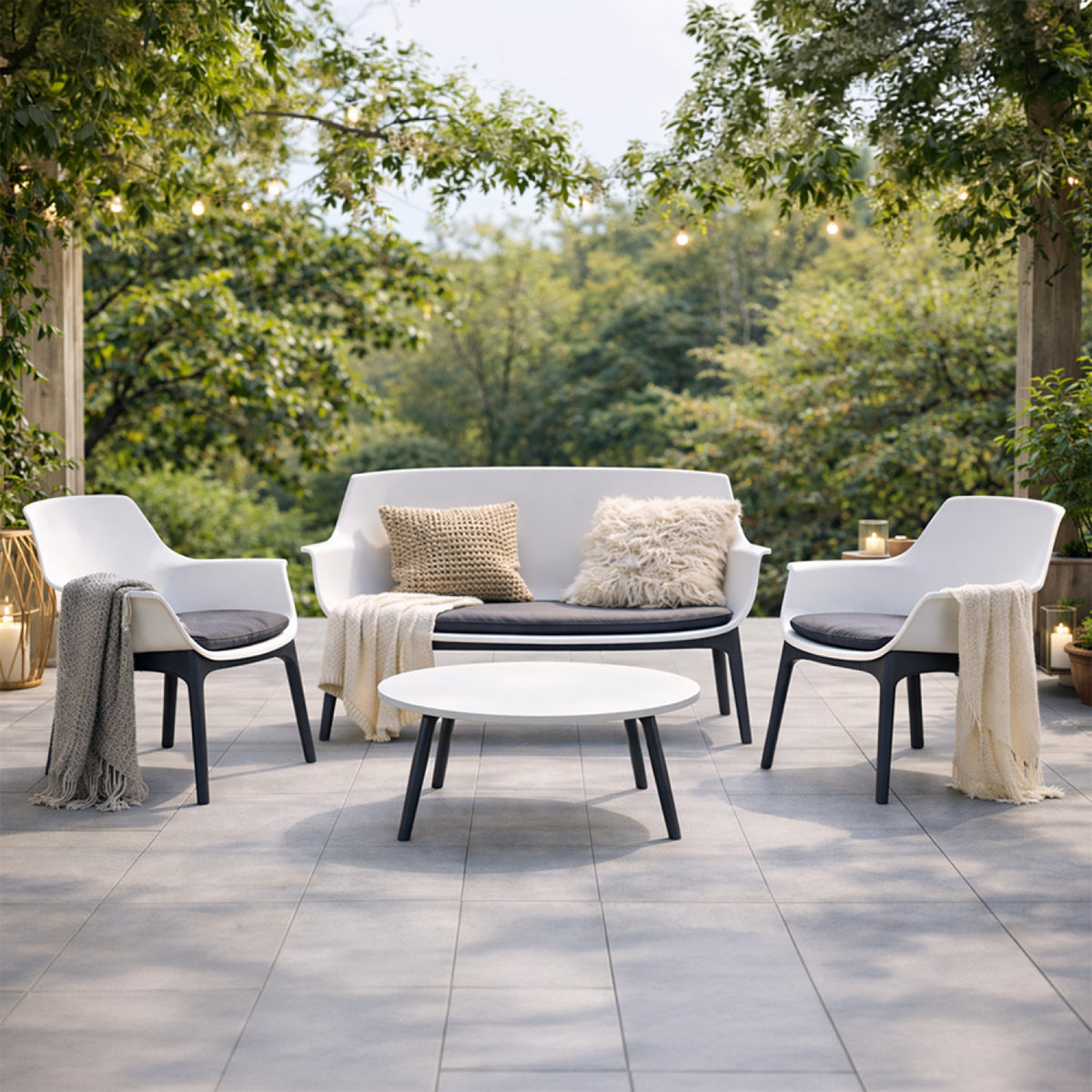 Salon de jardin 4 places blanc avec table basse IZMIR