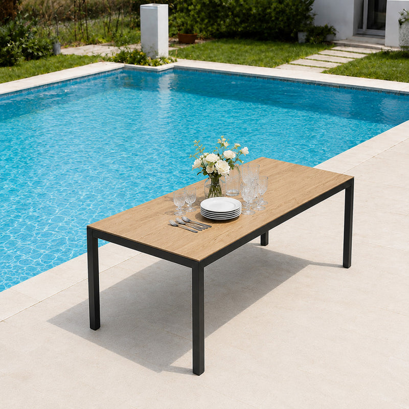 table-jardin-240-cm-acier-noir-effet-bois-brisbane-ambiance-4-concept-usine