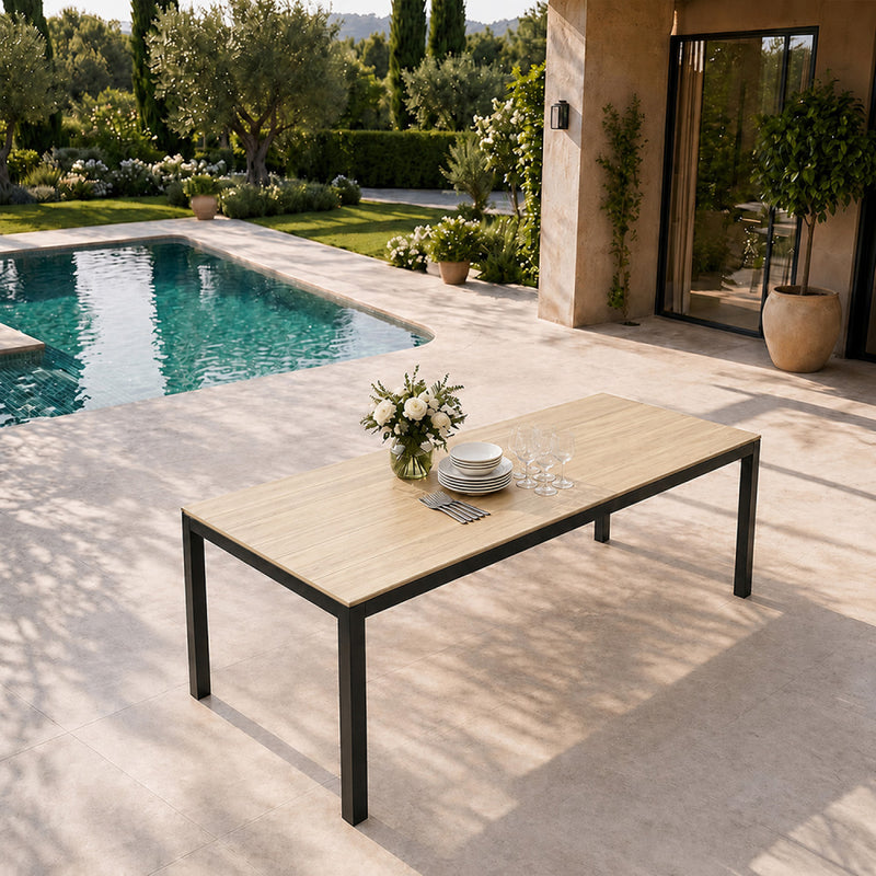 table-jardin-190-cm-acier-noir-effet-bois-brisbane-ambiance-3-concept-usine
