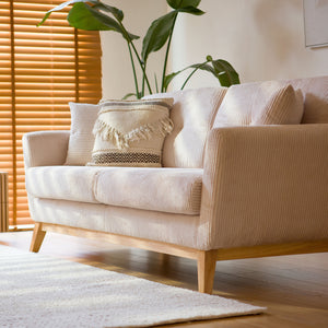 Canapé scandinave beige en velours côtelé Hoga 3 places vue de 3/4