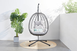 chaise suspendue aspect rotin et support gris