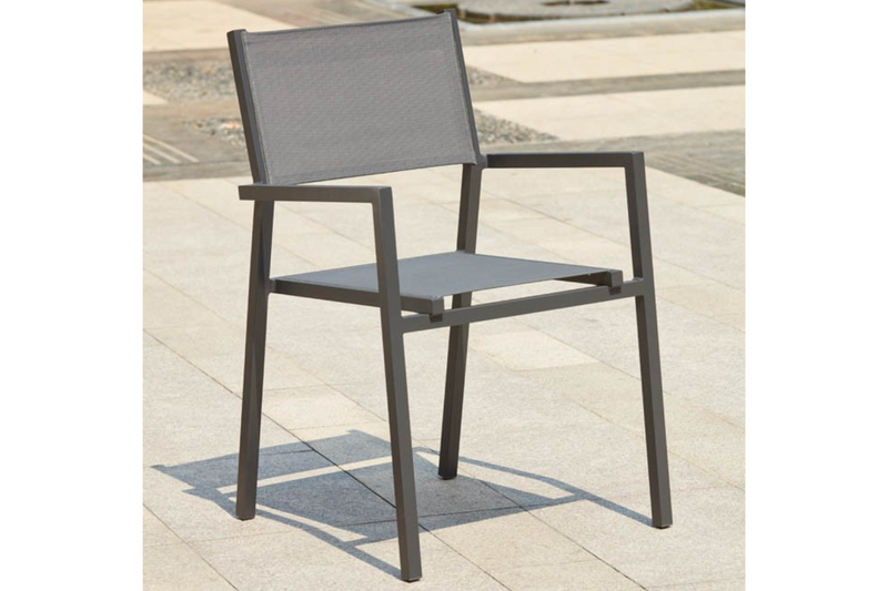 Chaises empilables gris foncé lae rectangle