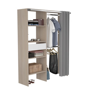 Dressing à rideau avec étagères, penderies et tiroir bois et blanc Bali sur fond blanc avec vêtements