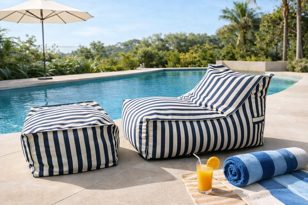 Ensemble poufs extérieur motif rayure bleu et blanc Positano