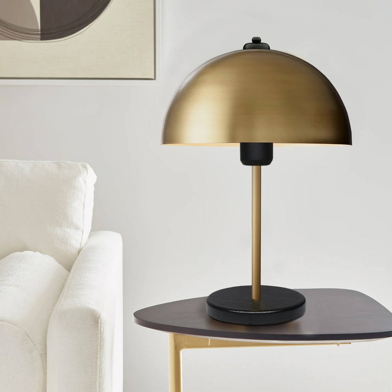 Lampe de table champignon doré 37cm Paule mise en situation