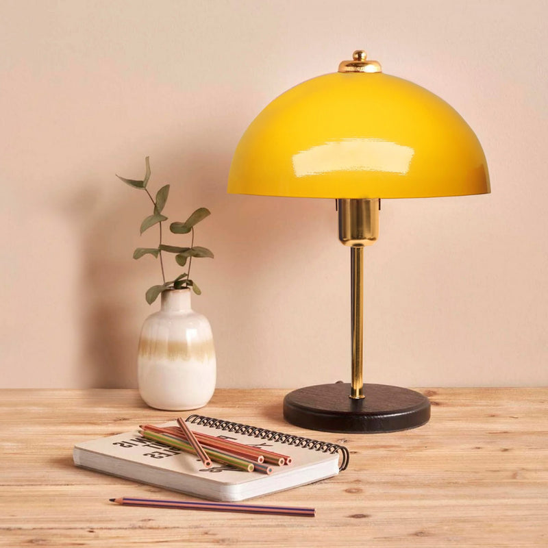 Lampe de table champignon jaune 38cm Edith mise en situation
