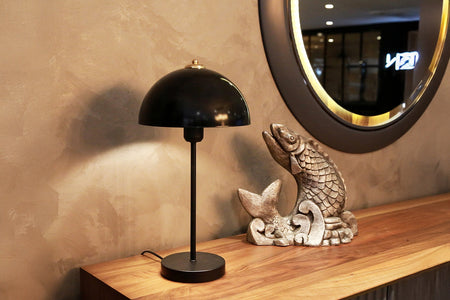 Lampe de table champignon noir 49cm Agatha photo d'ambiance