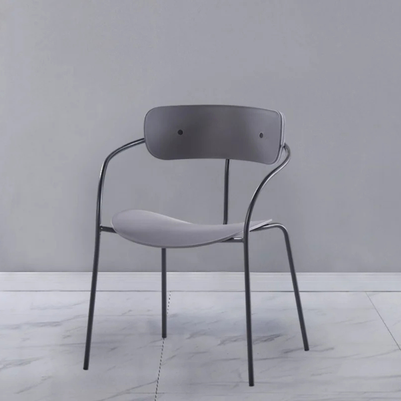 Lot de 4 chaises gris foncé design pieds en métal noir Alexia fond blanc face