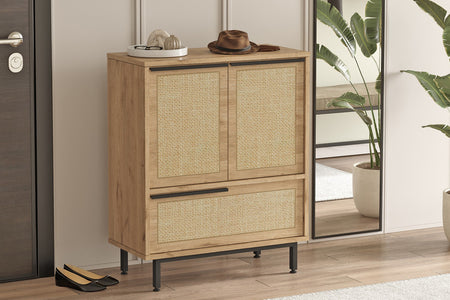Meuble à chaussures 3 portes finition bois et cannage 75x90cm Aba photo d'ambiance