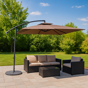 Parasol carré déporté 3x3 chocolat en aluminium Capri mise en situation avec dalles