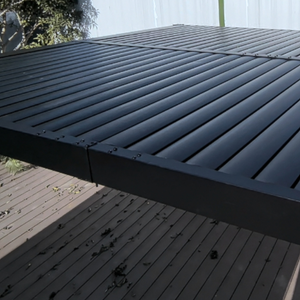 Pergola bioclimatique à double bloc de lames avec structure en aluminium gris Hydra 4x3m vue de dessus avec lames fermées