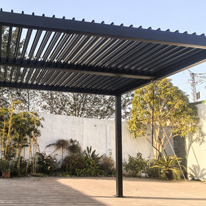 Pergola bioclimatique 4x3m structure et lames en aluminium gris Naxos avec lames ouvertes