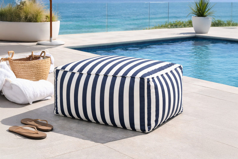 Pouf carré extérieur rayé bleu et blanc Positano
