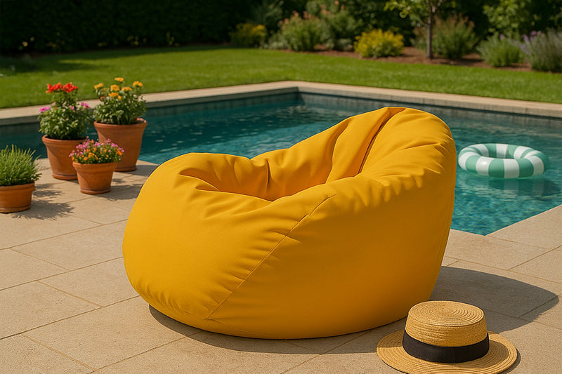 Pouf poire d'extérieur en mousse de polystyrène expansée recyclée Ohau jaune photo d'ambiance
