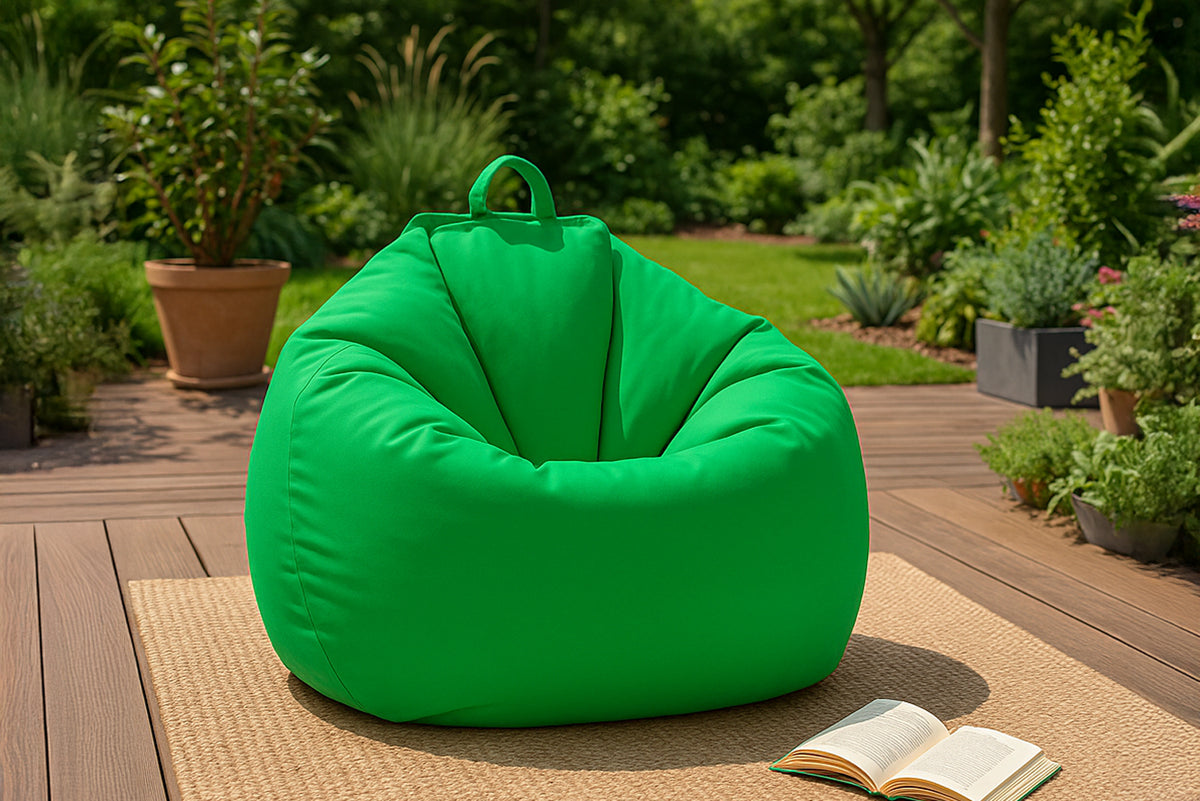 Pouf poire d'extérieur en mousse de polystyrène expansée recyclée Ohau vert photo d'ambiance