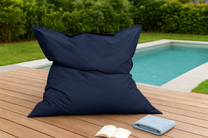 Pouf rectangle XXL en mousse de polystyrène expansée recyclée Moku bleu marine assise d'extérieur