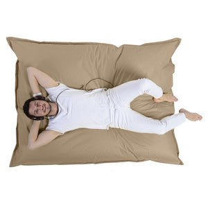 Pouf rectangle XXL en mousse de polystyrène expansée recyclée Moku taupe assise d'extérieur