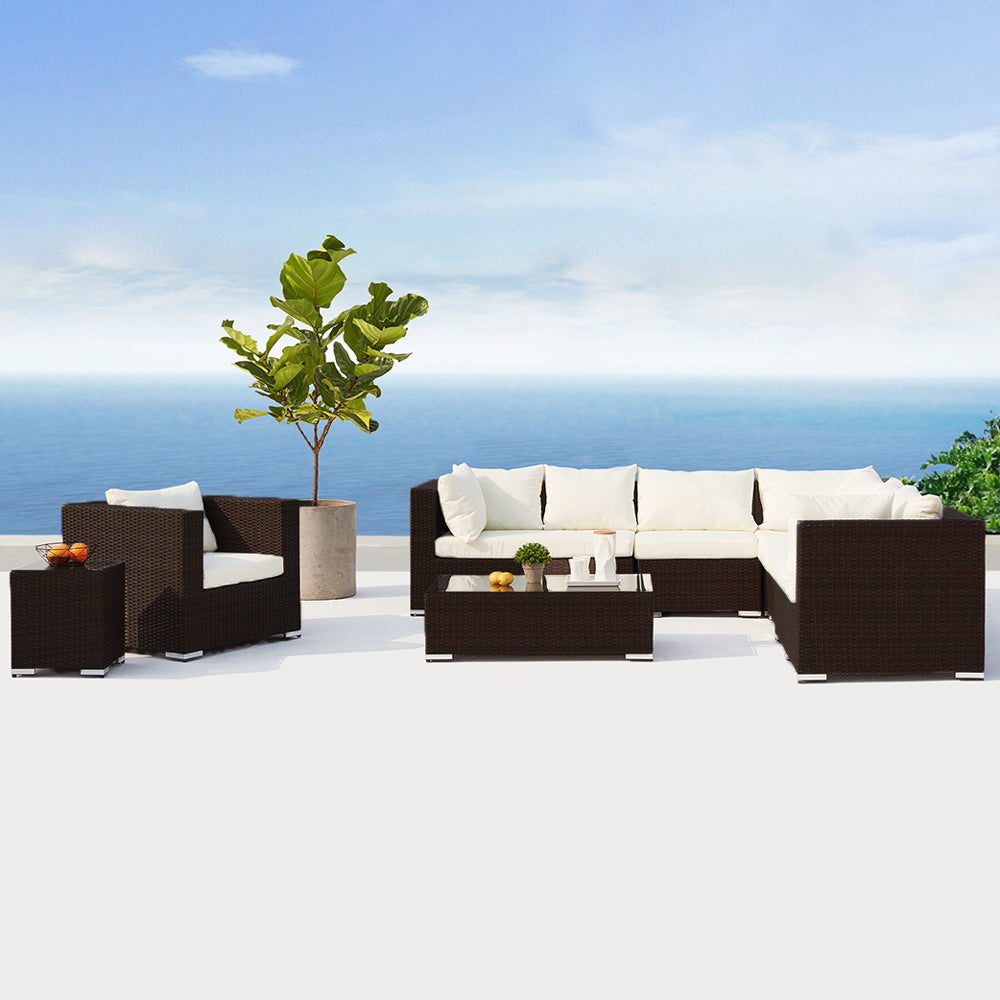 Salon de jardin modulable panoramique 8 places en résine tressée Salento marron et blanc ambiance