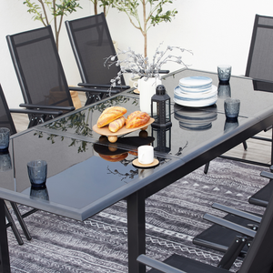 salon de jardin extensible en aluminium gris de 10 places Ravenne la table en verre trempée et les chaises