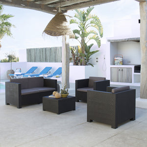 Salon de jardin 4 places en résine tressée gris avec table basse coffre Solis spacieux