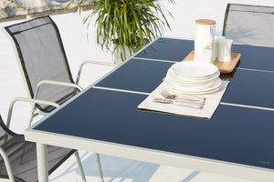 Salon de jardin aluminium gris  places Lusiana zoom sur table en verre trempé