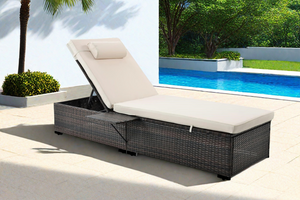 Lot de 2 transats en résine tressée inclinable avec tablette pliable Punta Cana beige et marron avec coussin pour la tête