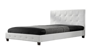 cadre de lit simili capitonné 140 x 190 cm sur fond blanc Blanc