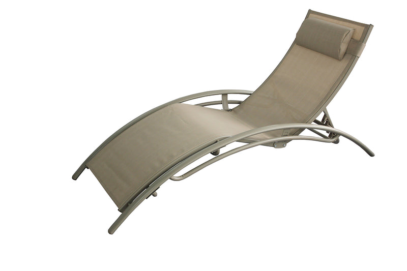 transat ajustable et empilable avec pieds en acier Limea sur fond Blanc Cappuccino