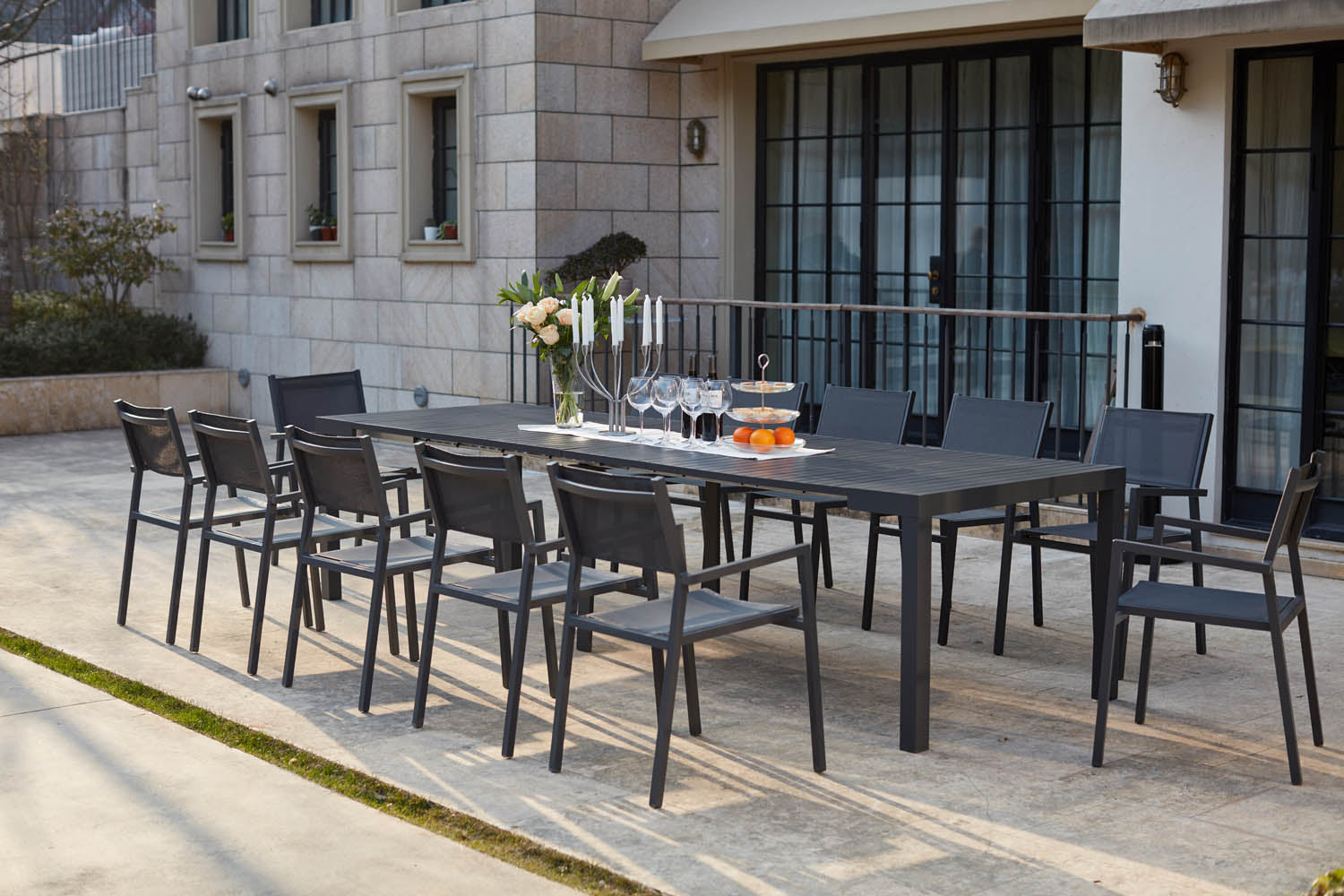 Console Extensible En Aluminium + 12 Chaises – Table De Jardin 2 à 12 Places, Design OLHAO Gris – Rangement Facile, Moderne - 9