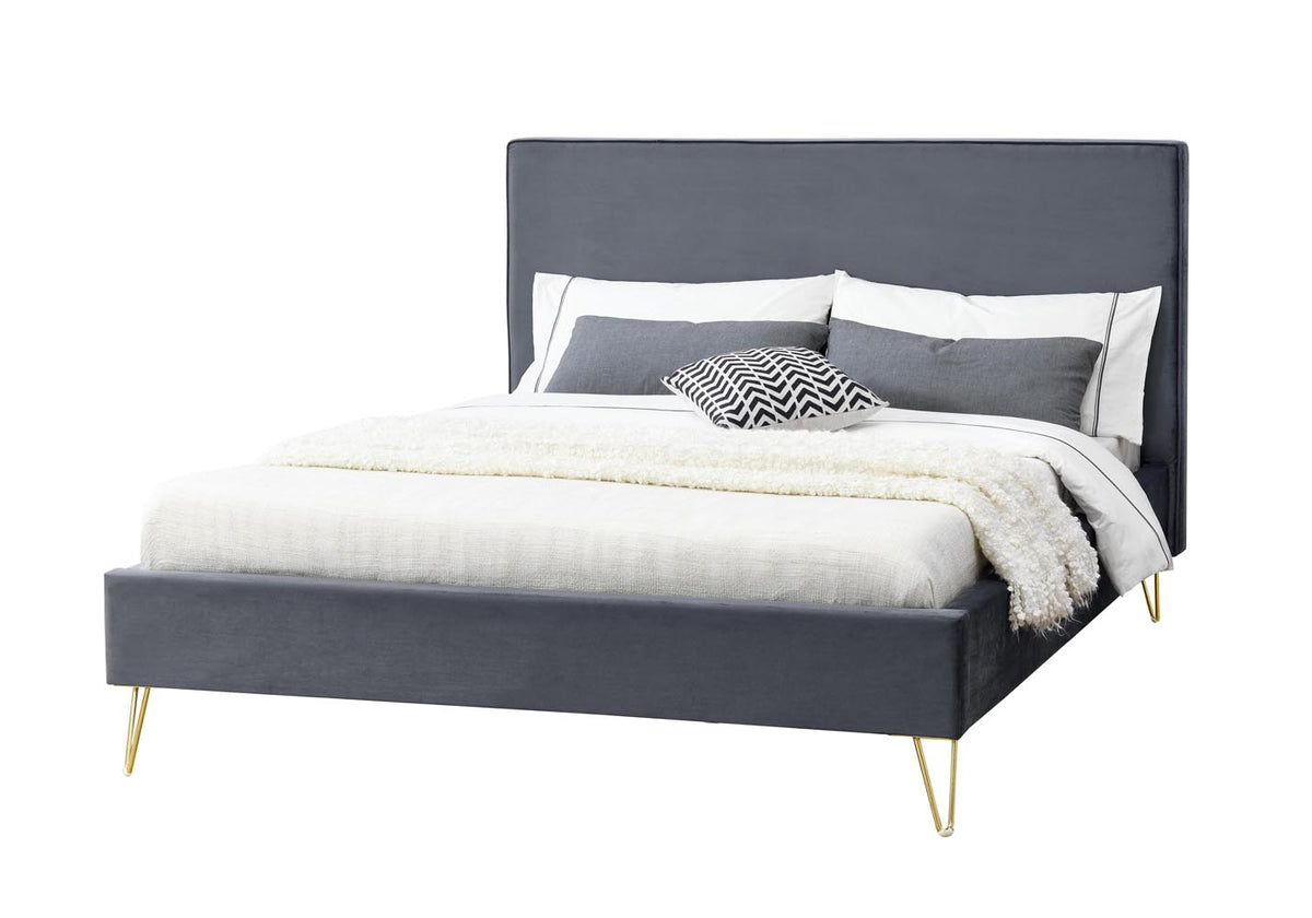 Structure de lit Riverside en velours et pieds laiton de 140 sur fond Blanc Gris