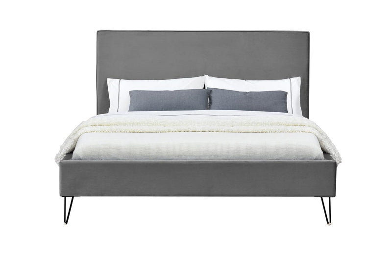 Structure de lit Riverside en velours Gris et pieds Noirs de 160 sur fond Blanc