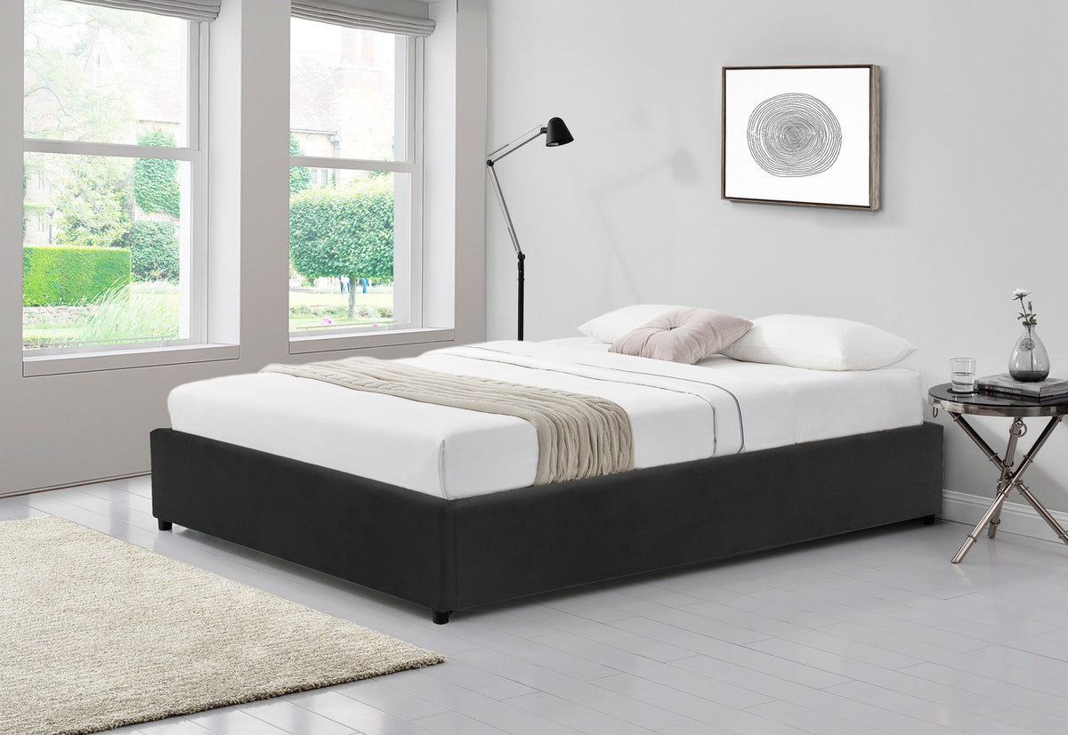 Lit coffre Kennington en velours noir 140 x 190 cm