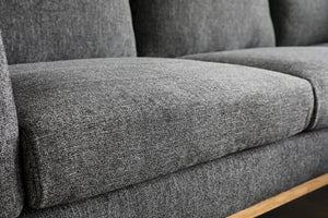 assise canapé d'angle gris foncé scandinave méridienne droit