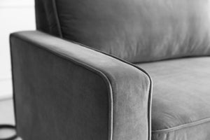 Canapé design en velours gris foncé zoom 2