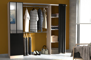 dressing industriel en bois avec penderies et étagères et porte verrière
